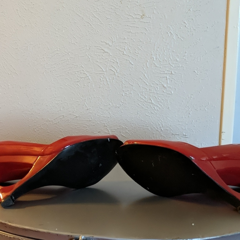 Guess - Picture 4 of 5